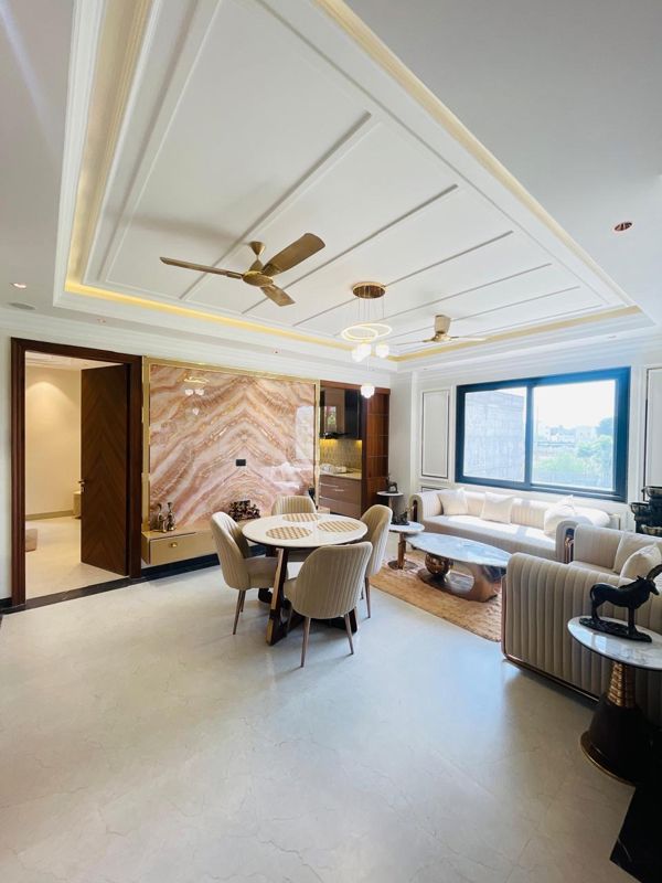 3 BHK + Prayer Room,Servant Room,Study Room,Extra Room,Basement,Store Room 1750 Sq.Yd. Builder Floor in Central Park Flower Valley