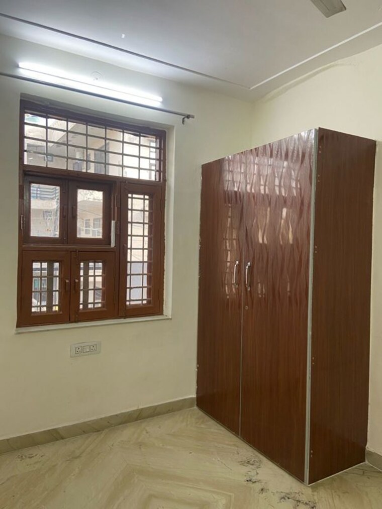 Room, swaran-nagri 3 Bedroom 300 Sq.Ft. Builder Floor In Sector 31 Faridabad 10521576