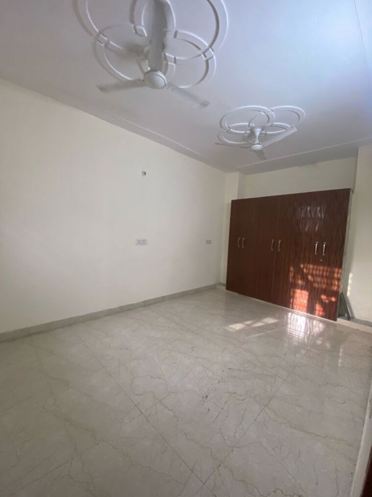 Room, swaran-nagri 3 Bedroom 300 Sq.Ft. Builder Floor In Sector 31 Faridabad 10521576