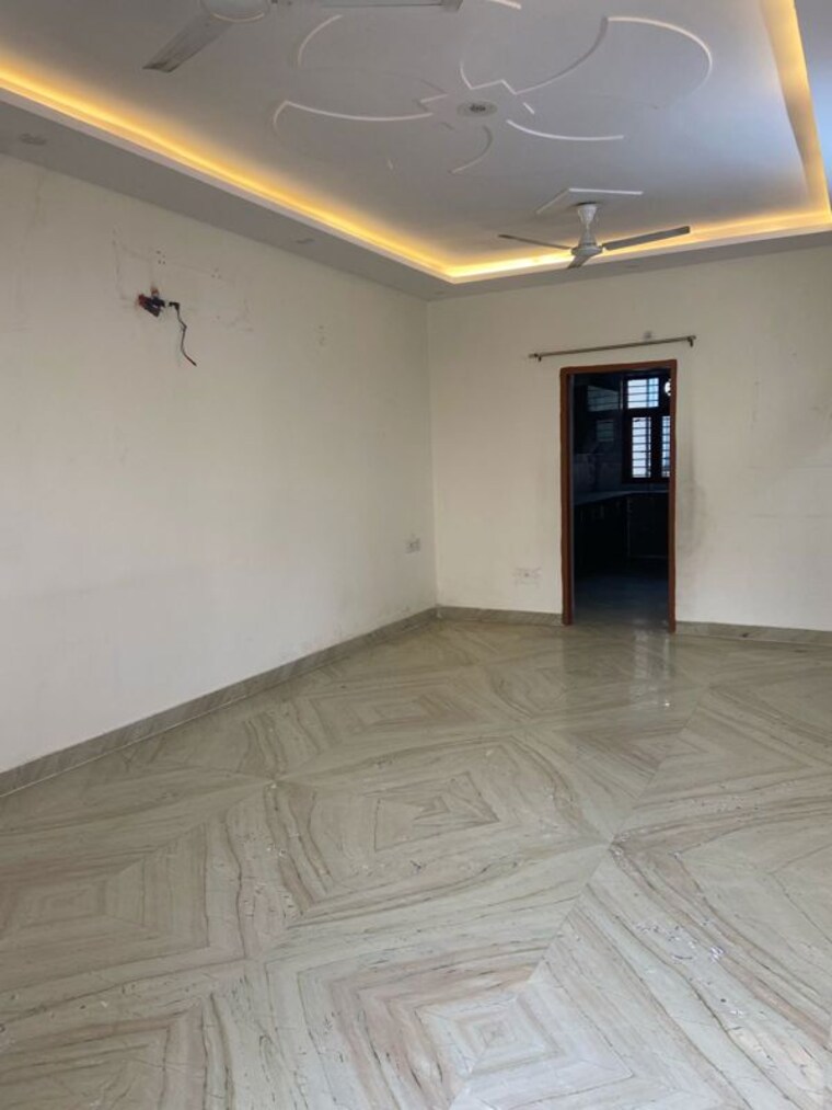 Room, swaran-nagri 3 Bedroom 300 Sq.Ft. Builder Floor In Sector 31 Faridabad 10521576