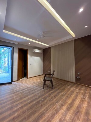 Room in 3 BHK Builder Floor at Sector 21 – for Rent