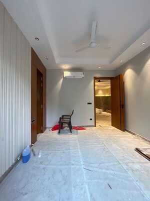 Building Lobby in 3 BHK Builder Floor at Sector 21 – for Rent