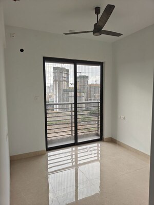 Room in 2 BHK Apartment at Risland The Icon, Dhokali – for Rent