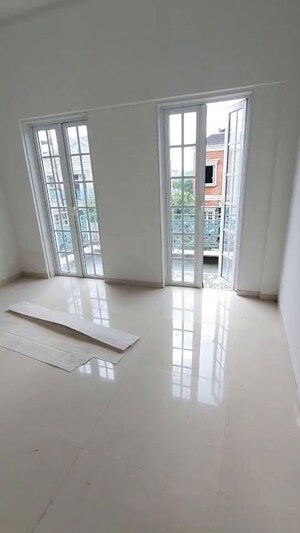 Room in 3 BHK Apartment at Lodha Villa Royale, Mankoli – for Rent