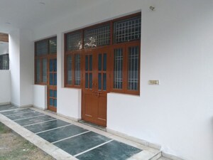 Room in 2 BHK Builder Floor at Sector 71 – for Rent