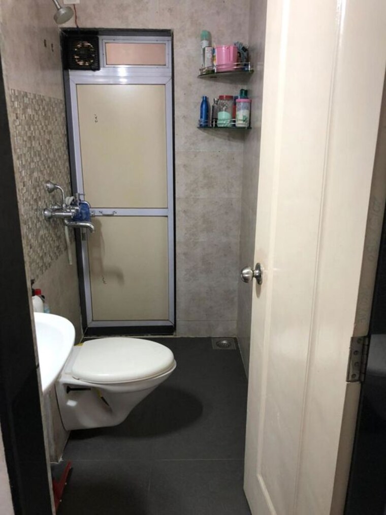 Bathroom, patlipada 2 Bedroom 670 Sq.Ft. Apartment In Patlipada Thane 10521657
