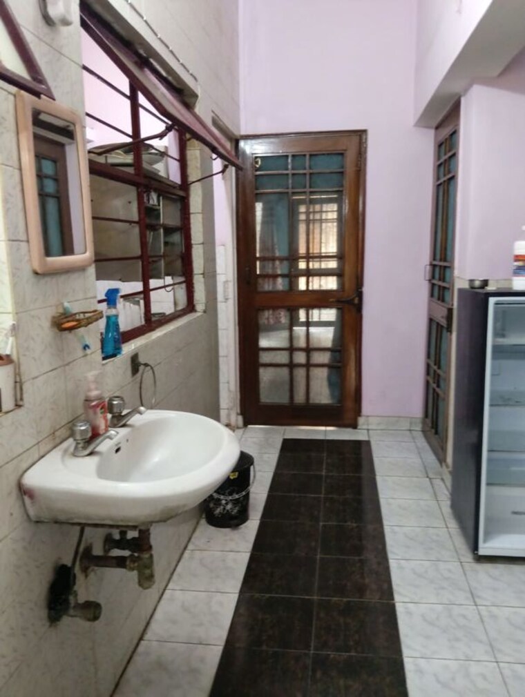 Bathroom, naraina 3 Bedroom 125 Sq.Yd. Builder Floor In Naraina Delhi 10521634