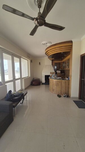 Living Room in 3 BHK Builder Floor at Sector 21 – for Rent