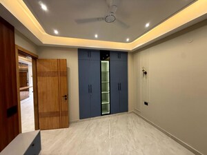 Room in 3 BHK Builder Floor at Sector 22 – for Rent