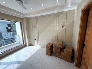 Building Lobby in 3 BHK Builder Floor at Sector 22 – for Rent