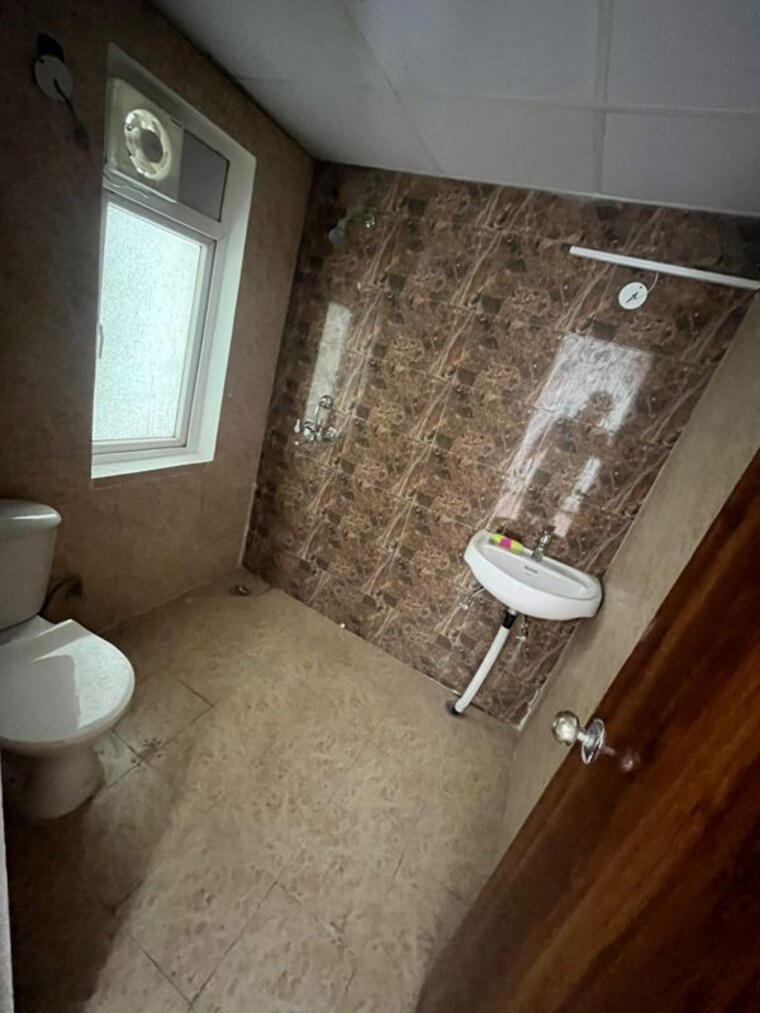 Bathroom, wave-dream-homes 2 Bedroom 1450 Sq.Ft. Apartment In Wave City Ghaziabad 10521725
