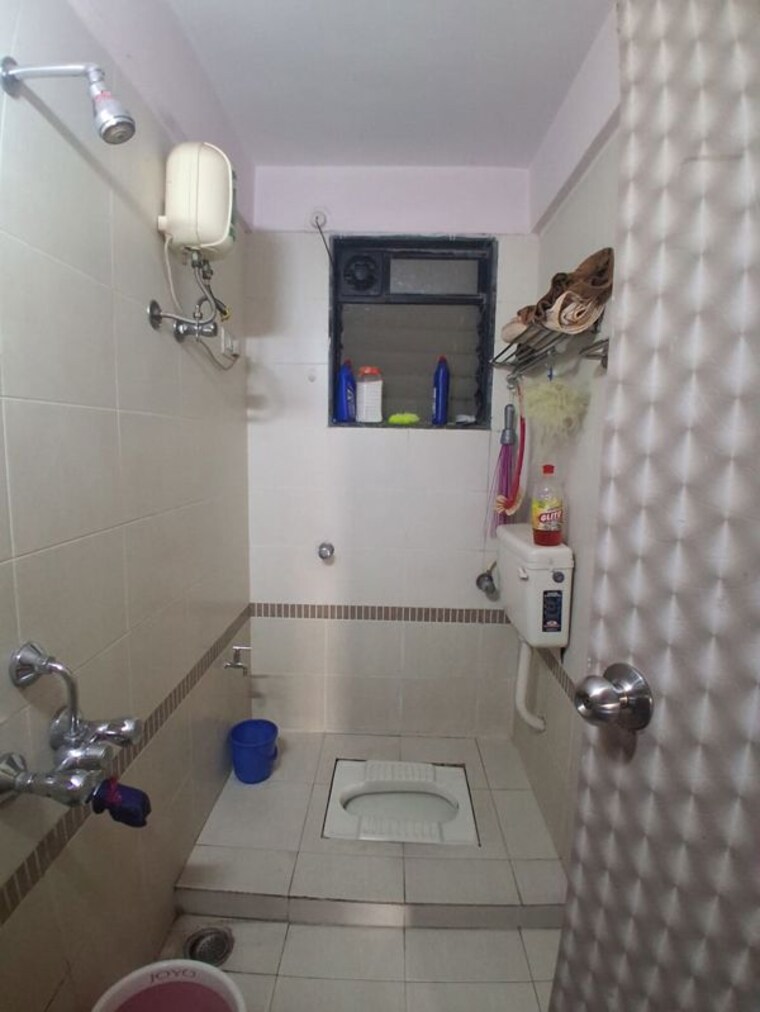 Bathroom, mahavir-heritage-chs 2 Bedroom 800 Sq.Ft. Apartment In Kharghar Sector 35g Navi Mumbai 10521726
