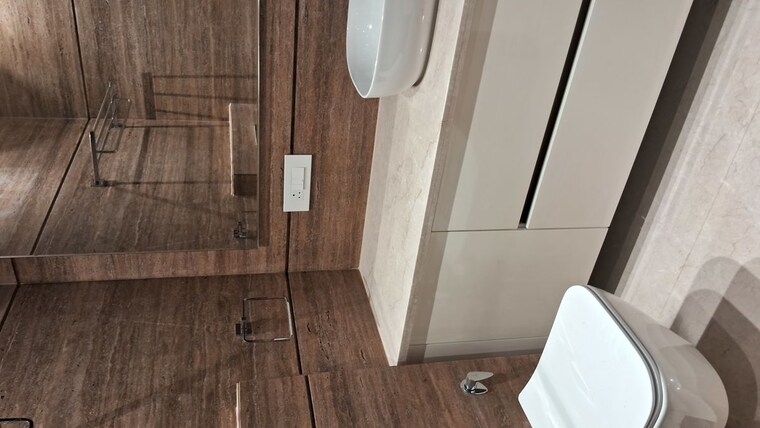 Bathroom, green park 3 Bedroom 1800 Sq.Ft. Builder Floor In Green Park Delhi 10521756