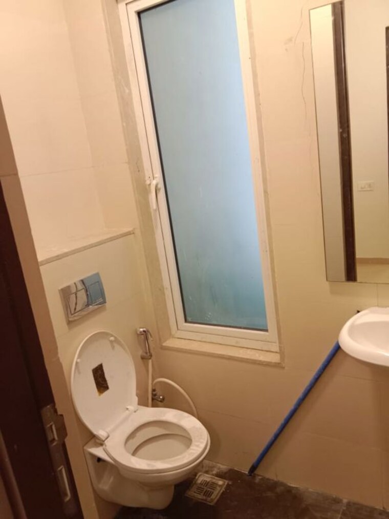 Bathroom, aashray-chs-goregaon-east 3 Bedroom 123 Sq.Yd. Apartment In Goregaon East Mumbai 10521770