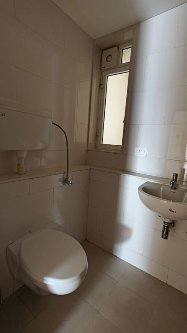 Bathroom, lodha-bella-vita 5 Bedroom 2300 Sq.Ft. Apartment In Nibm Road Pune 10521720