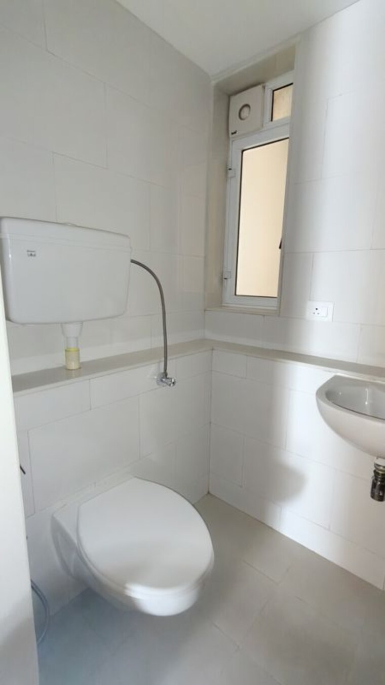 Bathroom, lodha-bella-vita 5 Bedroom 2300 Sq.Ft. Apartment In Nibm Road Pune 10521720