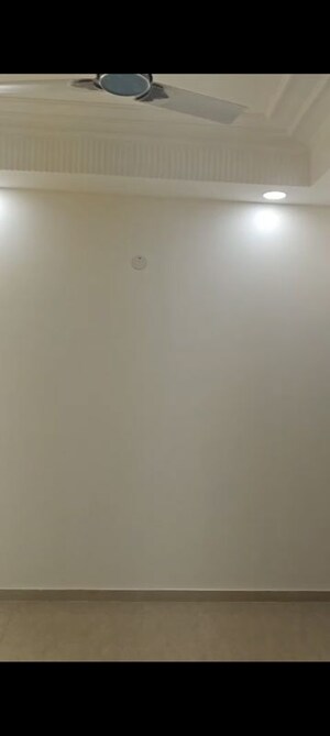 Room in 2 BHK Independent House at RWA Apartments Sector 26, Sector 26 – for Rent