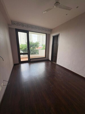 Room in 4 BHK Builder Floor at Sector 21 – for Rent