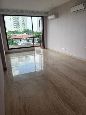 Room in 4 BHK Builder Floor at Sector 21 – for Rent