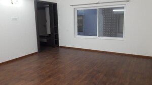 Room in 4 BHK Apartment at Elegant Luxor, Benson Town – for Sale