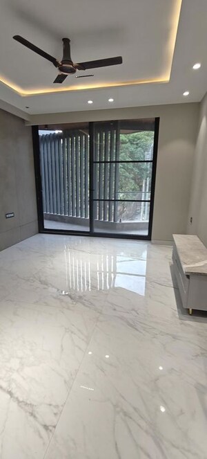 Room in 4 BHK Builder Floor at Sector 21 – for Rent