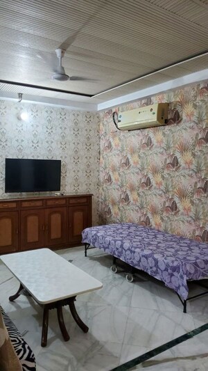 Room in 1 BHK Apartment at Sector 4 Dwarka – for Rent