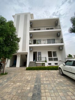 2.5 BHK + Study Room Builder Floor For Sale in Central Park Flower Valley