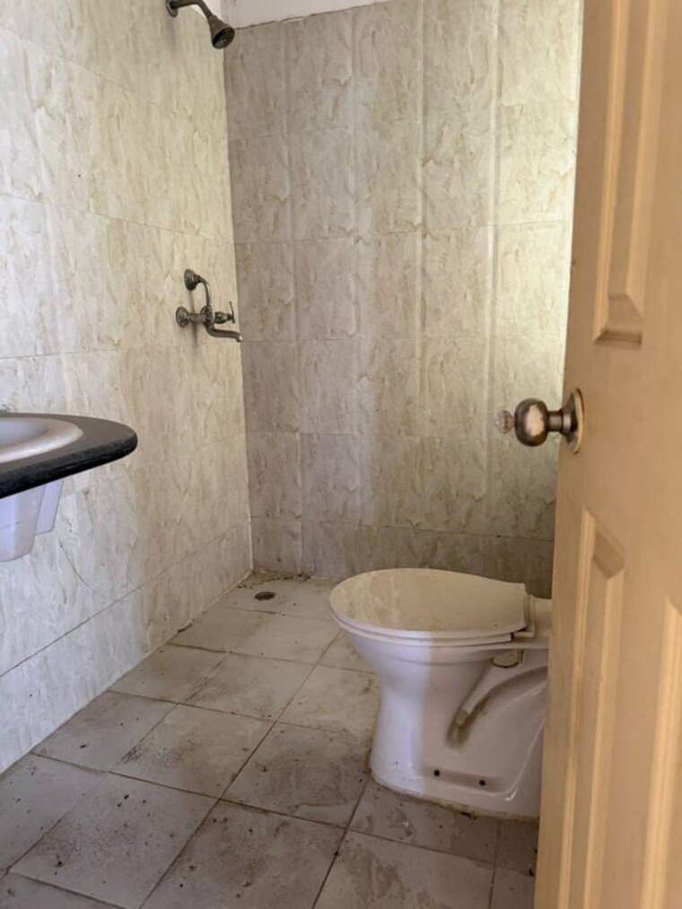 Bathroom, mapsko-paradise 3 Bedroom 1340 Sq.Ft. Apartment In Sector 83 Gurgaon 10521885
