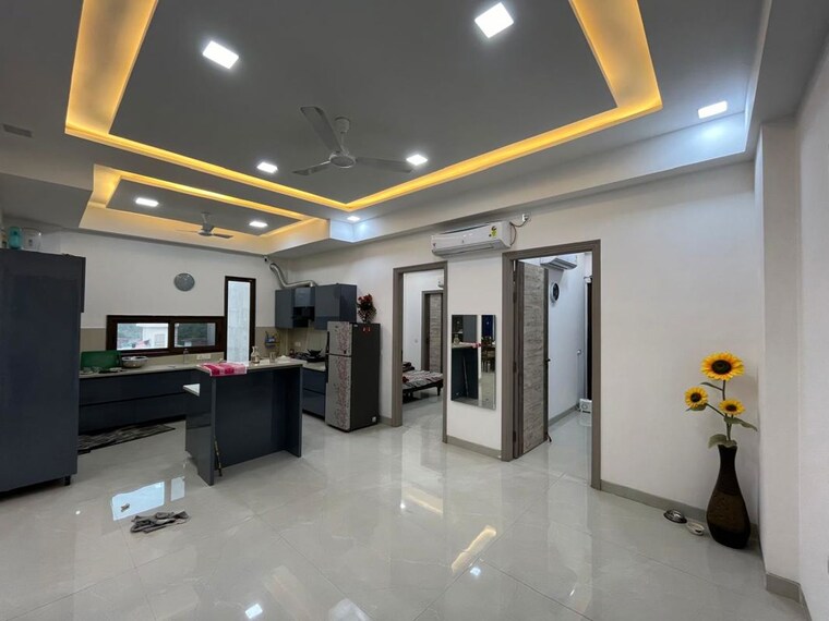  Parking, sector 100 3 Bedroom 200 Sq.Mt. Independent House In Sector 100 Noida 10519194
