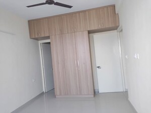 Room in 2 BHK Apartment at Pyramid Midtown, Sector 59 – for Rent