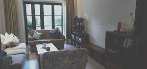 Living Room in 3 BHK Apartment at Golf Links – for Rent