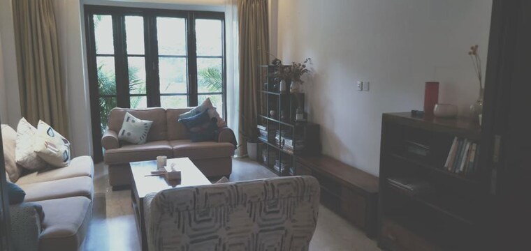 Living Room, golf links 3 Bedroom 3100 Sq.Ft. Apartment In Golf Links Delhi 10520569