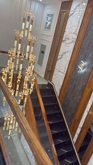 Staircase in 5 BHK Apartment at Patiala Road – for Rent