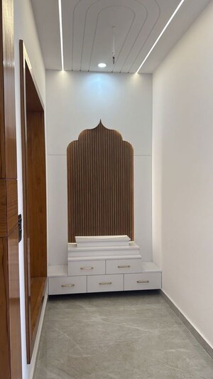 5 BHK Apartment at Patiala Road – for Rent