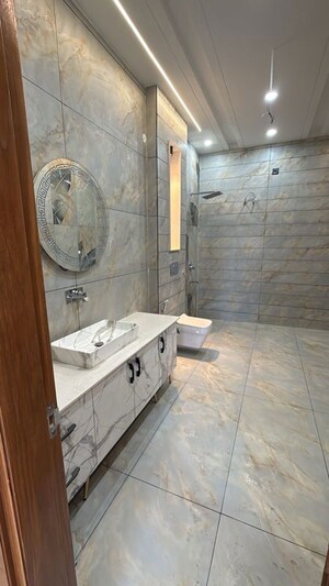 Bathroom in 5 BHK Apartment at Patiala Road – for Rent