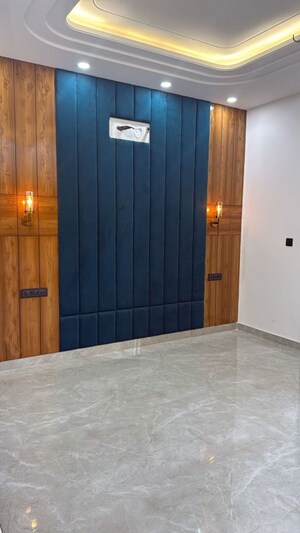 Bedroom in 5 BHK Apartment at Patiala Road – for Rent