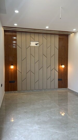 Room in 5 BHK Apartment at Patiala Road – for Rent