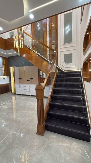 Staircase in 5 BHK Apartment at Patiala Road – for Rent