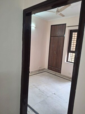 Room in 3 BHK Builder Floor at Sector 22 – for Rent