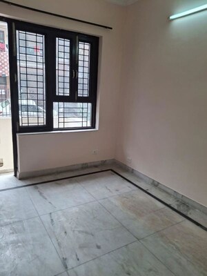Room in 3 BHK Builder Floor at Sector 22 – for Rent