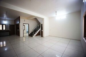 Room in 4 BHK Apartment at Hathijan – for Sale
