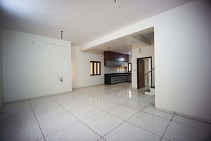Room in 4 BHK Apartment at Hathijan – for Sale
