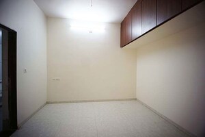 Room in 4 BHK Apartment at Hathijan – for Sale