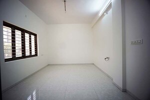 Room in 4 BHK Apartment at Hathijan – for Sale