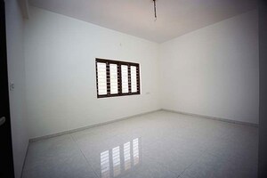 Room in 4 BHK Apartment at Hathijan – for Sale