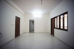 Room in 4 BHK Apartment at Hathijan – for Sale