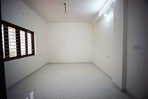 Room in 4 BHK Apartment at Hathijan – for Sale