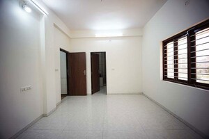 Room in 4 BHK Apartment at Hathijan – for Sale