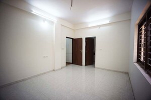 Room in 4 BHK Apartment at Hathijan – for Sale