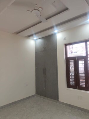 Room in 3 BHK Builder Floor at RPS Palm Drive, Sector 88 – for Rent
